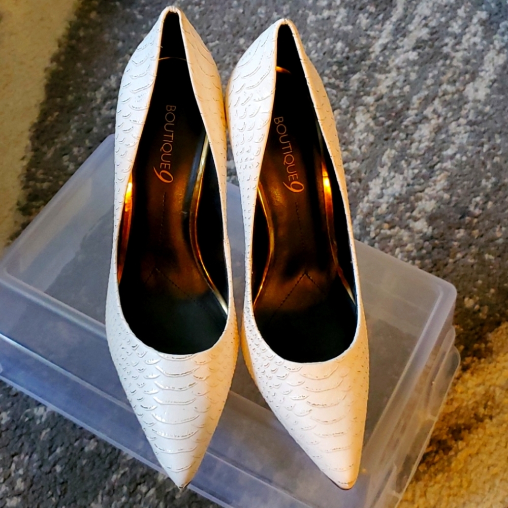 BOUTIQUE 9 pumps Size 8.5- Temp price drop